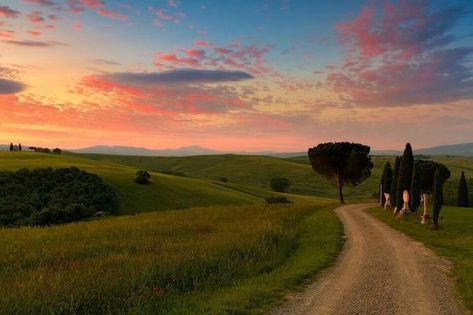 Nature, Beach Sunset Photography, Sunset Landscape Photography, Val D Orcia, Landscape Painting Tutorial, Italy Landscape, Adventure Aesthetic, Landscape Photography Nature, Landscape Art Painting