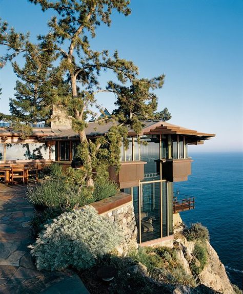 Big Sur: Coastal Commissions - Photo 5 of 9 - The Partington Point House, which Muennig renovated in 1995. Organic Architecture, California Beach House, Haus Am See, Cliff House, Asian Homes, Ocean House, Design Exterior, Big Sur, Beach House Decor