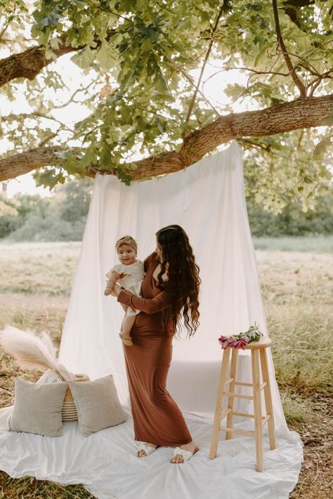 Mommy and me, Boho Photoshoot, White Sheet, Outdoor Grassy Field, Brown Maxi dress, neutrals Easter Home Decor Ideas, Mini Session Ideas, Boho Photoshoot, Mother Baby Photography, Mini Photo Shoot, Mini Photo Sessions, Mommy And Me Photo Shoot, Easter Photoshoot, Family Photoshoot Poses