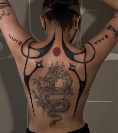 Red Back Tattoo, Blast Over Tattoo, Yantra Tattoo, Cyberpunk Tattoo, Black Line Tattoo, Backpiece Tattoo, Small Back Tattoos, Idea Tattoo, Upper Back Tattoos