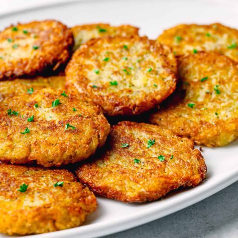 Essen, Latkes Recipe Mashed Potato, Jewish Latkes Recipe Traditional, Latka Recipe Potato Latkes, Potatoe Latkes Recipe Jewish, Latkes Recipe Traditional, Potatoe Latkes Recipe, Jewish Potato Latkes, Potato Latkes Easy