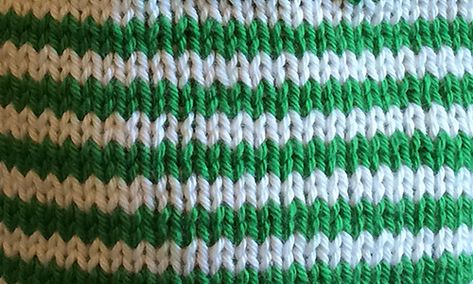 Knit Stitches, Knitting Stripes, Stocking Stitch Knitting, Knitting Hacks, Knitting Help, Colorwork Knitting, Knitting Tips, Sock Knitting Patterns, Color Techniques