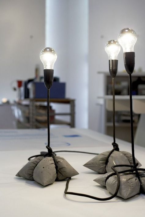 Henry Wilson, Concrete Bags, Diy Luminaire, Lampe Diy, Beton Design, Diy Lampe, Cement Diy, Concrete Lamp, Concrete Furniture