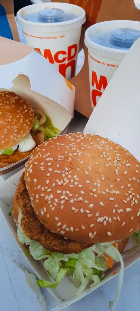 Essen, Mc Donalds Snapchat, Mc Donalds Fake Story, Mc Donald Burger, Mcdonalds Recipes, Mc Donald's, Food Snap, Food Captions, Foodie Instagram