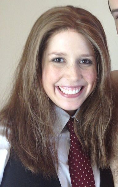 Vanessa Bayer, Shirt and Tie for work. Vanessa Bayer, Women In Ties, Snl Cast Members, Women In Tie, Women Wearing Ties, Shirt And Tie, Freckles Girl, Lovely Images, Celeb Crushes