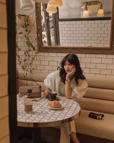 Beautiful Coffee Shops, Cofee Shop, Cafe Pictures, Coffee Shop Photography, Cute Coffee Shop, Coffee Shot, Instagram Highlight Cover, Coffee Shop Aesthetic, Coffee Instagram
