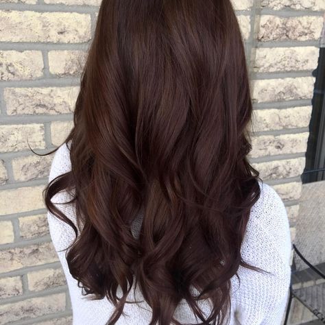 😍Mane CRUSH Monday! 🍂 • • I can’t get enough of this chocolate hair color! Brown with a hint of red to spice things up for fall! This color… チョコレートブラウン ヘアカラー, Rich Brown Hair, Kadeřnické Trendy, Chocolate Brown Hair Color, Hair Color Chocolate, Chocolate Hair, Chocolate Brown Hair, Hair Color Light Brown, Brown Hair Balayage