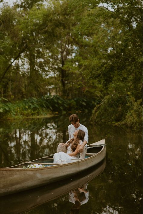 Canoe Pictures, Boat Engagement Photos, Boat Photoshoot, Inspired Photoshoot, Couple Engagement Pictures, Summer Engagement Photos, Black Color Hairstyles, Color Hairstyles, Photoshoot Themes