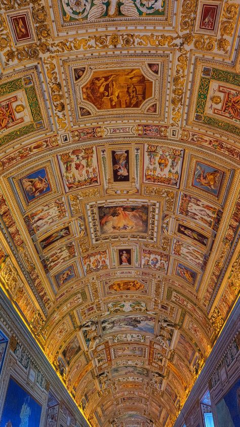 Inside the Vatican Museum Cathedral Architecture, Vatican Art, Rome Museums, Empire Architecture, Vatican City Italy, Visiting The Vatican, Vatican Rome, Vatican Museum, Rome Photo