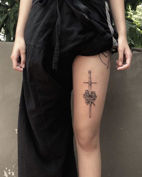 A dagger and flower from my flash on the lovely Cassandra. Thanks for having me this time, see you! 고마워요🖤  Done @the_darling_parlour in… Knife Tattoo On Leg, Patchwork, Swords On Leg Tattoo, Knife Leg Tattoo, Dagger Thigh Tattoos Women, Dagger Spine Tattoos For Women, Around Thigh Tattoos Women, Dagger Leg Tattoo, Flower Knife Tattoo