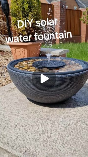 Fountain Small Garden, Fountains In Front Of House, Small Patio Water Fountains, Water Fountains Outdoor Modern, Outdoor Plant Ideas Backyards, Diy Plant Pot Water Feature, Diy Patio Water Fountain, Small Water Features In The Garden Diy, Front Yard Landscaping Ideas With Rocks Water Fountains