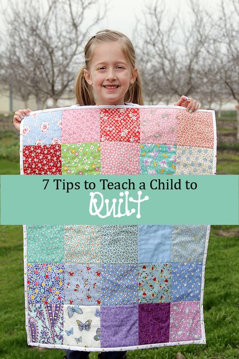 7 Tips to Teach a Child to Quilt. www.sew-handmade.blogspot.com Sewing Lessons, Children Projects, Little Dorrit, Quilts Patchwork, Teaching Sewing, Kids Quilts, Teaching Children, Sewing Projects For Kids, Sewing Class