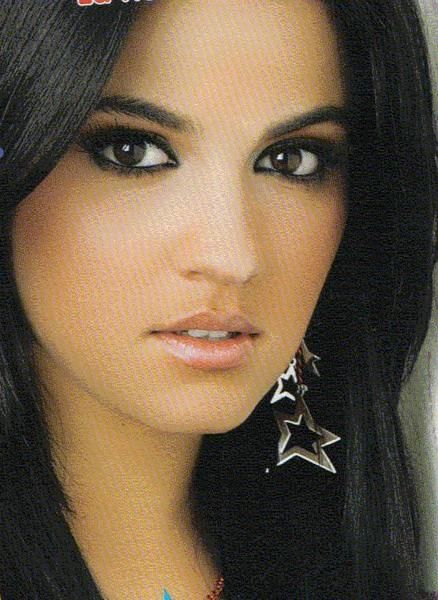 Maite Perroni - Mexican actress and singer/songwriter Pretty Celebrities, Mexican Girl, Famous Women, Pretty Eyes, Most Beautiful Women, Beautiful Face, Gorgeous Women, Pretty Woman, Her Hair