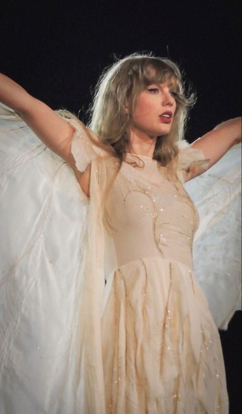 Ethereal Angel, Angel Photos, Folklore Dress, Taylor Swift Fotos, Taylor Swift Dress, Estilo Taylor Swift, Taylor Swift Fearless, Taylor Swift Outfits, Taylor Swift Wallpaper