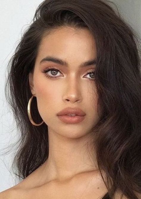 A bronze glow is perfect for minimal makeup looks. #bronze #dewyglow #glowmakeup #minimalmakeup Sunkissed Makeup, Dag Make Up, Mekap Mata, Makeup Prom, Minimal Makeup Look, Prom Makeup Looks, Smink Inspiration, Beauty Make-up, Minimal Makeup