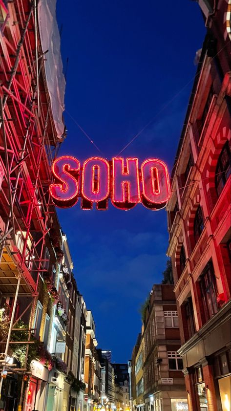 #london #night #sign #nightlife London Night Club Aesthetic, London Nightlife Aesthetic, London Night Out, Outfit London, Summer Night Party, London Sign, London Club, Night Club Aesthetic, London Nightlife