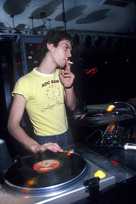 A disco DJ smokes a cigarette while spinning a record at a club in New York City, 1979 Rave Aesthetic, Disco Aesthetic, 1970s Disco, Disco Club, Disco Fashion, Shotting Photo, Acid House, 70s Disco, Disc Jockey