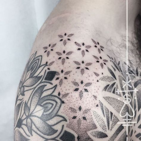 Gap Filler Tattoo, Dotwork Tattoo Mandala, Tattoo Sleeve Filler, Mandala Tattoo Sleeve, Geometric Mandala Tattoo, Geometric Sleeve Tattoo, Tattoo Background, Tattoo Filler, Handpoke Tattoo