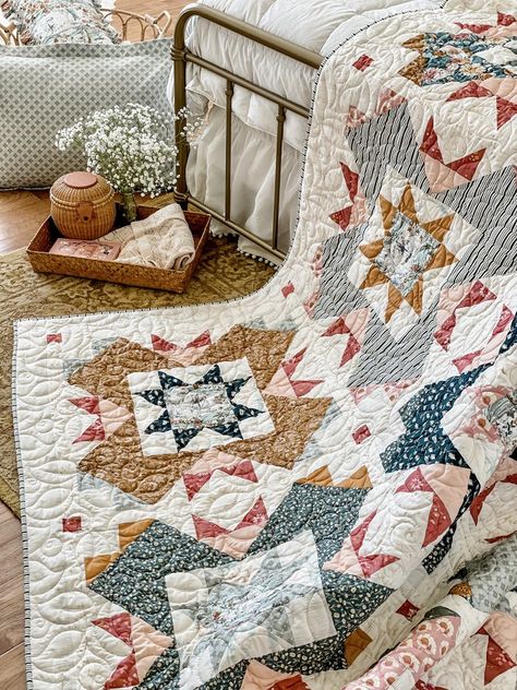 A New Look for the Castle Garden Quilt — Sharon Holland Designs Patchwork, Vintage Quilts 1930s, Sharon Holland, Snowman Quilt, Quilts Decor, Quilt Fabric Collections, Heirloom Quilt, Cozy Quilts, Castle Garden