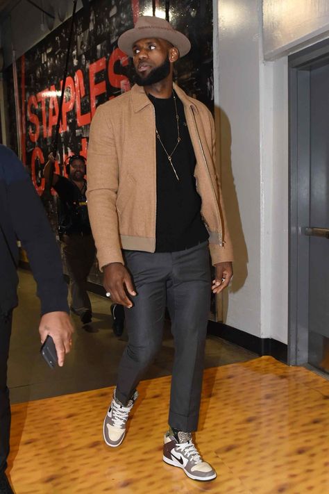 WHAT A.P.C. jacket Ovadia Sons sweater Thom Browne pants and Nike sneakers WHERE The Indiana Pacers vs. Los Angeles... College Basketball Game Outfit, Basketball Game Outfit, College Basketball Game, Nba Outfit, Men Street Fashion, Game Outfit, Nba Fashion, Best Dressed Man, Black Men Street Fashion