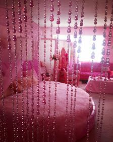 Throwback Aesthetic 2000s, 2000s Items, 2000s Room Aesthetic, 90s Aesthetic Room, Y2k Room Ideas, 90s Bedroom Aesthetic, 90s Bedroom Decor, Hot Pink Room, 2000s Room
