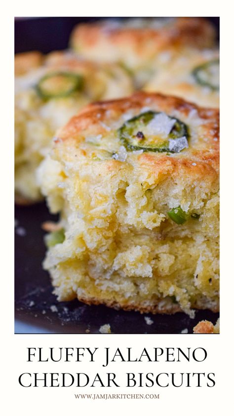 Fluffy cheese pepper biscuits Essen, Jalapeno Cheese Biscuits, Jalapeno Biscuit Recipe, Jalapeno Desserts, Jalapeño Cheddar Biscuits, Buiscits Recipes, Cheddar Jalapeno Biscuits, Jalapeño Biscuits, Cheddar Jalapeno Cornbread