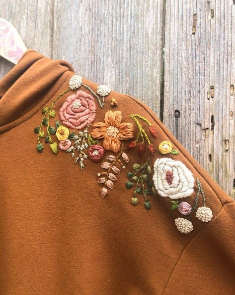 Embroidered Sweatshirt Diy, Clothes Embroidery Diy, Embroidery Sweater, Embroidery Hoodie, Diy Embroidery Patterns, Diy Vetement, Pola Sulam, Embroidery On Clothes, Cute Embroidery