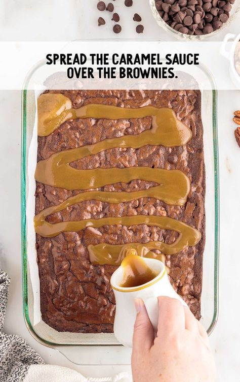 caramel sauce spread over the brownies Carmel Brownie Recipes Easy, Brownies With Caramel Sauce, Caramel Topping Recipe, Boxed Brownies Better, Brownie Hacks, Carmel Recipe, Homemade Caramel Recipes, Chocolate Cheesecake Bites, Caramel Recipe Easy