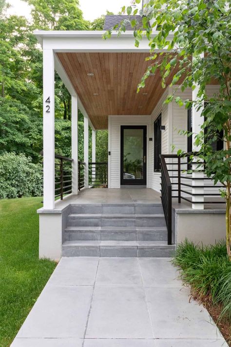 Farmhouse modern home gets inspiring makeover in Upstate New York Modern Front Porch Ideas, Modern Front Porches, Front Porch Decorating Ideas, Front Porch Railings, Modern Porch, Porch Decorating Ideas, Modern Renovation, Urban Farmhouse, Modern Style Homes