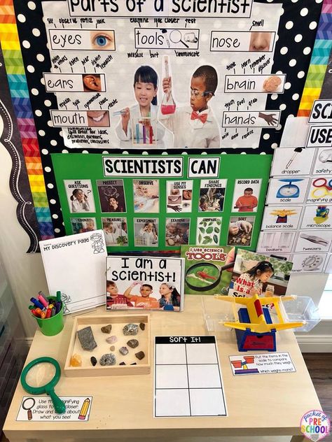 Being a Scientist science table for back to school in my preschool and pre-k classroom. Science Center Preschool, Preschool Classroom Setup, Science Display, Pre-k Science, Science Area, Maluchy Montessori, Science Stations, Science Week, Preschool Centers