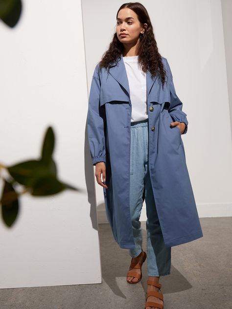 Asian Trench Coat Outfit, Japanese Fashion Street Casual, Autumn 23, Raincoat Outfit, Rain Trench Coat, Trench Coat Outfit, Blue Trench Coat, Grey Trench Coat, Navy Outfit