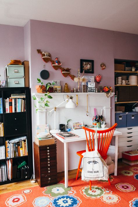 A conversation with Homes illustrator, Tuesday Bassen Eclectic Desk, Small Studio Apartment Decorating, Eclectic Homes, Art Studio Room, Stunning Hairstyles, Space Interiors, Studio Apartment Decorating, Dreamy Bedrooms, Craft Room Office