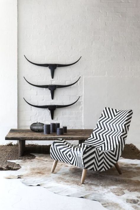 Ingangs Decor, African Interior Design, Monochromatic Room, African Inspired Decor, African Interior, Casa Country, African Home Decor, European Home Decor, Mid Century Modern Interiors