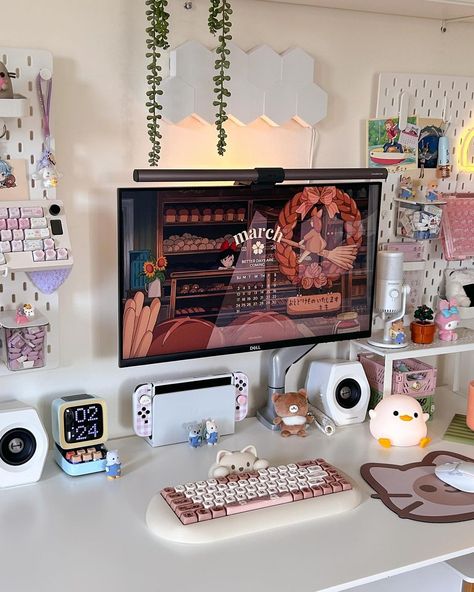 Glyk🌰 | happy Sunday ☀️ the sun is so bright these days, the days are longer, it makes me so happy.. 🌸🥹 here are some shots with the YUNZII C68 f… | Instagram Aesthetic Gaming Desk Setup, Desk Setup For Studying, Cute Desktop Setup, Cosy Setup, Gaming Set Up, Desk Set Up, Pc Set Up, Desk Setup Cozy, Switch Setup