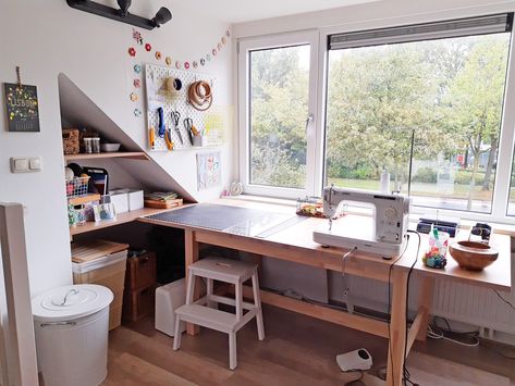 Couture, Sewing Workshop Studio, Small Sewing Rooms, Sewing Nook, Sewing Desk, Ideas For Organizing, Sewing Room Inspiration, Sewing Spaces, Sewing Room Design