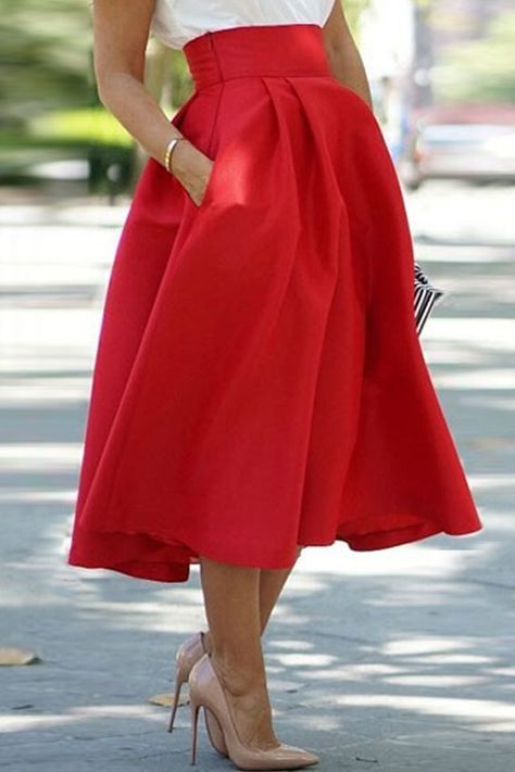 Red High Waisted A Line Skirt  Pinterest:💋Shekia Rodgers💋 Red Long Skirt, Midi Skirt With Pockets, Mode Tips, Ball Skirt, Maxi Rok, Skirts Midi High Waisted, Stil Elegant, Mode Casual, Elegantes Outfit