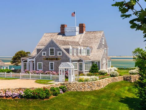 Cape Cod House Exterior, Nantucket House, Nantucket Style Homes, Gros Morne, Tropical Homes, Nantucket Home, Nantucket Style, Construction Firm, Dream Beach Houses