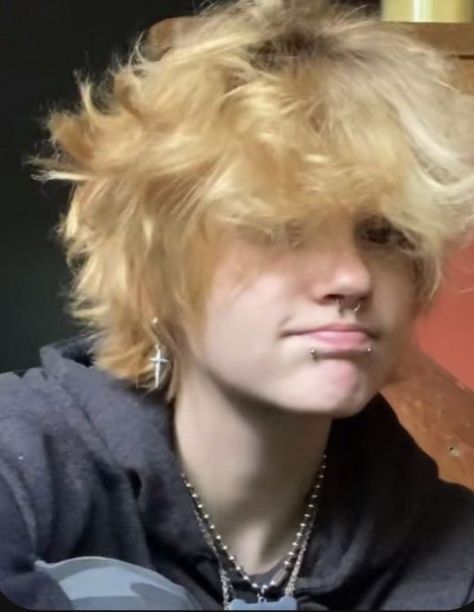 Tomboy Fluffy Haircut, Tomboy Hairstyles Round Face, Trans Haircut Ftm Round Face, Trans Haircuts, Transgender Haircuts, Ftm Haircut, Trans Boy Haircut, Haircut Reference, Ftm Haircuts