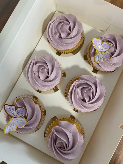 Cupcakes Butterfly Decoration, Butterfly Cupcakes Cake, Lavender Butterfly Cupcakes, Birthday Cupcakes Butterfly, Purple Aesthetic Cupcake, Butterfly Cupcakes Purple, Purple Butterfly Cupcakes Ideas, Pastel Purple Cupcakes, Purple Butterfly Party Ideas