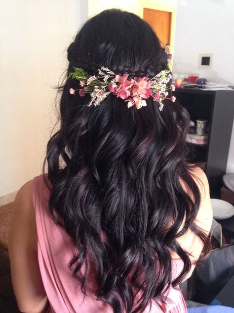 Wavy Hairstyles, Open Hair, Romantic Curls, Flowers In Her Hair, Indian Wedding Hairstyles, Open Hairstyles, Flower Girl Hairstyles, Bridal Hair Clip, Long Black Hair