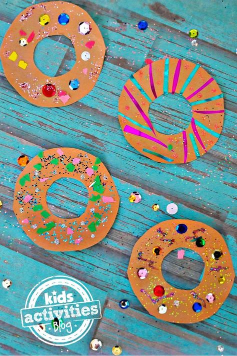 Before making donuts for snack have each child make their own decorated paper donut. Decorate Your Own Donut, Donut Craft, Letter D Crafts, Donut Decor, Crafts By Month, Storytime Crafts, Hansel Y Gretel, Donut Birthday Parties, Craft Craft