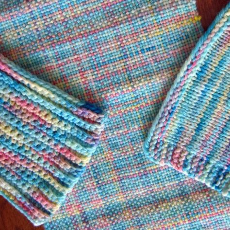 Crochet Blanket Variegated Yarn, Chunky Yarn Crochet Pattern, Cotton Yarn Patterns, Weaving Crochet, Different Crafts, Yarn Projects Crochet, Chunky Yarn Crochet, Scrap Yarn Crochet, Yarn Ideas