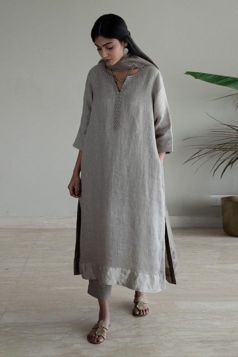 Couture, Linen Kurti Design, Shorshe Clothing, Linen Suits Women, Studio Images, A Line Kurti, Kurta Patterns, New Kurti Designs, Heavy Dresses