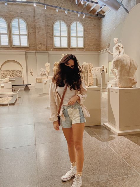 Planetarium Date Outfit, Museum Outfit Aesthetic Summer, Art Gallery Outfit Summer, Cute Museum Outfit Summer, Outfits To Wear To An Art Museum, Planetarium Outfit Ideas, Art Museum Aesthetic Outfit Summer, Museum Photoshoot Ideas Aesthetic, Museum Date Outfit Aesthetic