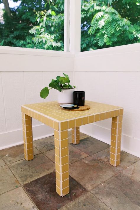 The viral TikTok tile table: Here's how to make it. Your old IKEA LACK table all scratched up? Tile it up and turn it into a brand new table. Diy Ikea Table, Tile Furniture Diy, Diy Tile Table, Ikea Tiles, Tile Hacks, Bord Diy, Lack Side Table, Diy Kallax, Coffee Table Hacks