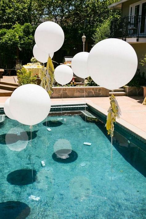 Summer Backyard Party Decorations, Summer Backyard Parties, Affordable Wedding Decorations, Party Decorating Ideas, Flamingo Pool Parties, Backyard Pool Parties, Bachelorette Pool Party, Backyard Party Decorations, Moderne Pools