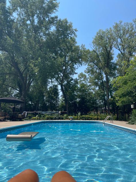 Pool Time Aesthetic, Summer House Vibes, Pool Athestic, Summer Aesthetic Swimming Pool, Summer Pool Day Aesthetic, Swimming Pool Summer Aesthetic, Big Pool Aesthetic, Summer Aesthetic Swimming, Laying In The Sun Aesthetic