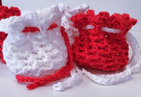 Crochet Pattern Small Bag - Pattern Princess Small Bag Pattern, Crochet Small Bag, Drawstring Bag Pattern, Quick Crochet Projects, Valentines Gift Bags, Wire Jewelry Patterns, Crochet Small, Small Christmas Gifts, Pouch Tutorial