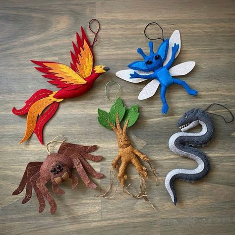 ✨Chamber of Secrets✨ | Instagram Harry Potter Christmas Decorations Diy, Harry Potter Felt Ornaments, Harry Potter Sewing Projects, Nerd Christmas Ornaments, Harry Potter Tree, Harry Potter Ornament, Harry Potter Felt, Harry Potter Themed Christmas, Harry Potter Diy Crafts