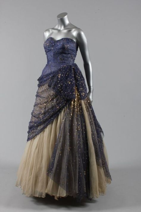 1950s Fashion, Croquis, Tutus, 1950s Gown, Fashion 1950s, Couture Dress, Vintage Gowns, Vintage Couture, Historical Dresses